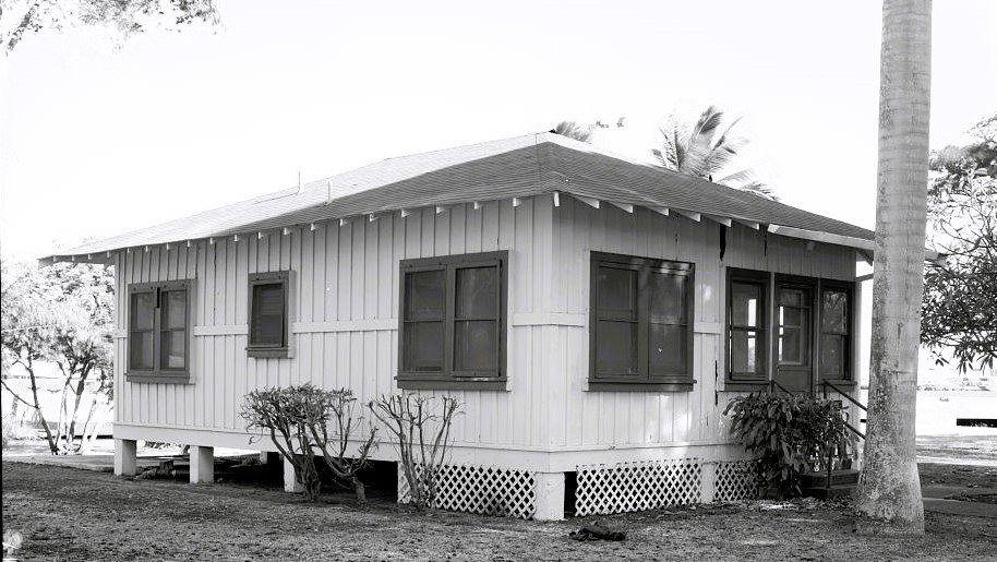 CPO quarters 31 from the front. Battleship row is behind the house.