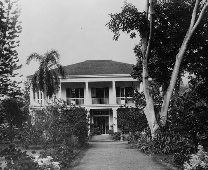 An 1895 photo of Washington Place