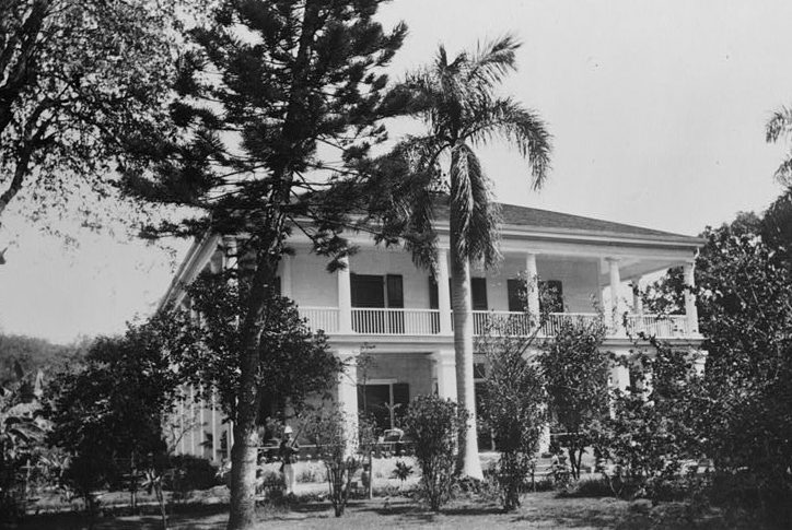 Washington Place in 1895 as seen from Beretania Street.